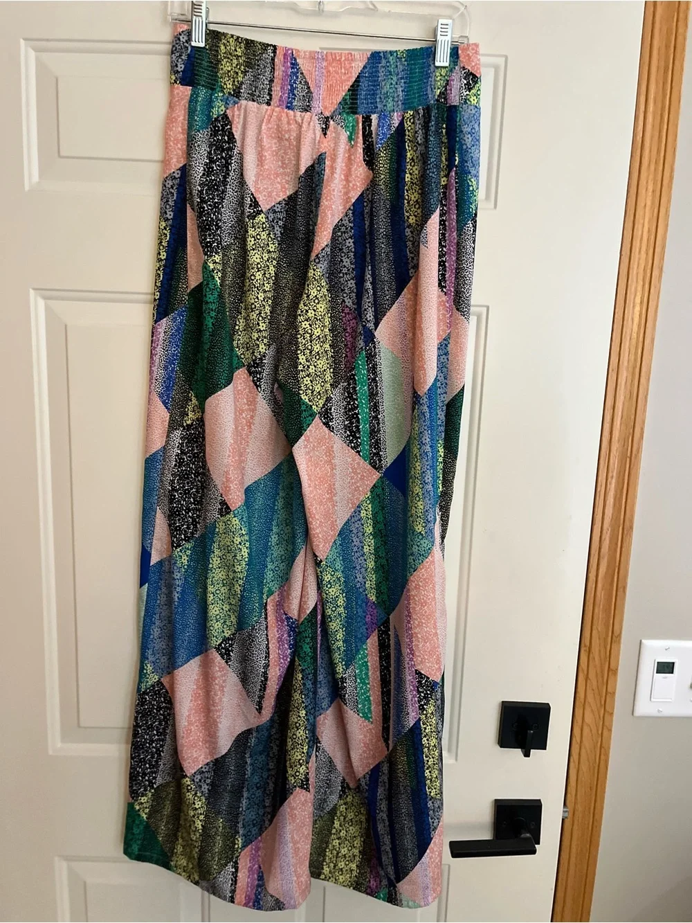 Women’s Bar lll geometric colorblock wide leg palazzo pull on pant. Size medium